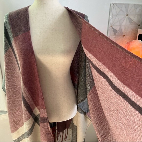NWT Three Dots Cashmere/Wool Blend Celine Burgundy Plaid Blanket Scarf Poncho - Picture 11 of 12